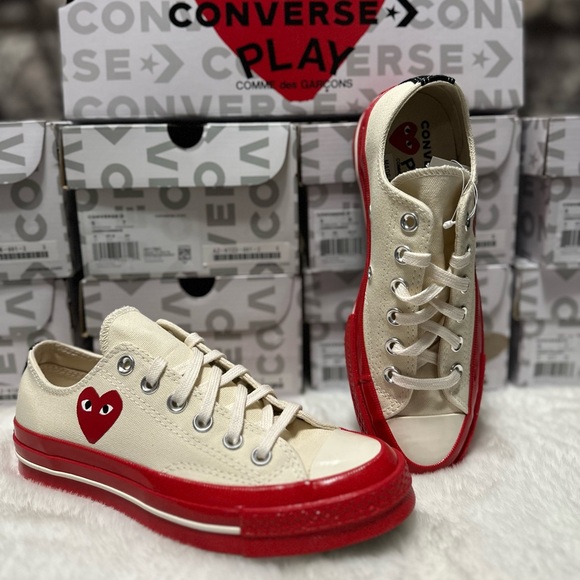 COMME DES GARÇONS PLAY
Off-White & Red Converse Edition Chuck 70 Sneakers - Picture 1 of 8